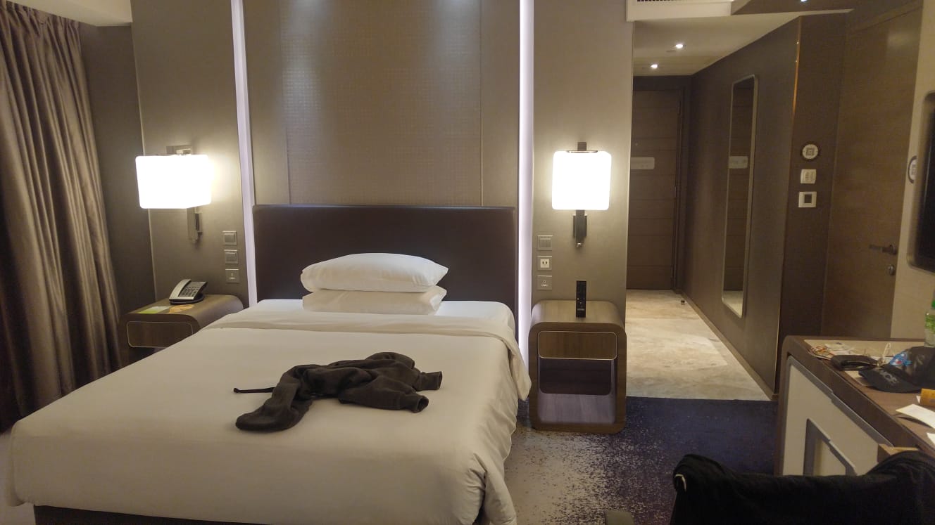 Fnf Sterne Royal Plaza Hotel in Hongkong, Flur zum 33 m Zimmer mit Aussicht