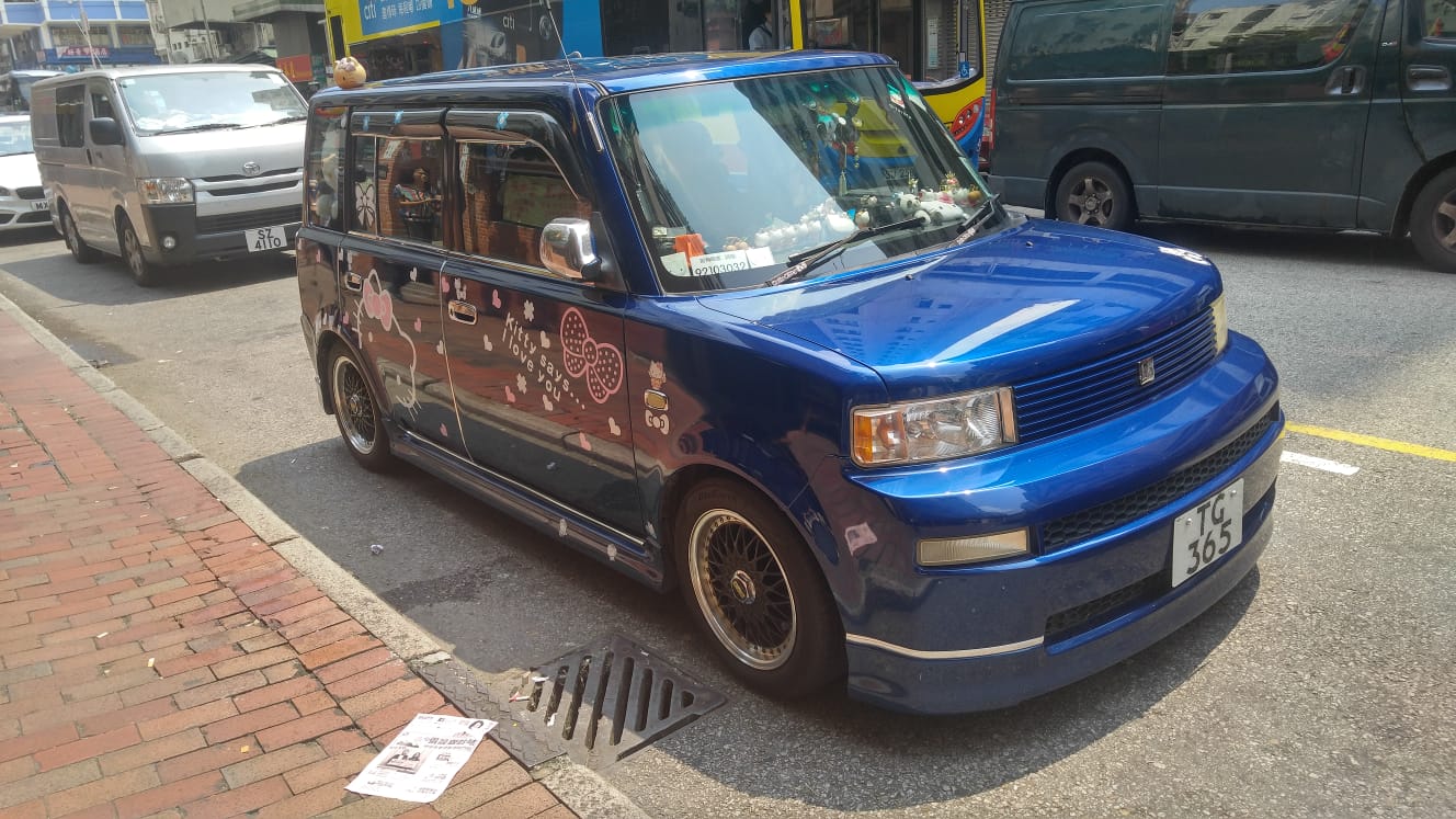Royales blaues Auto in Hong Kong