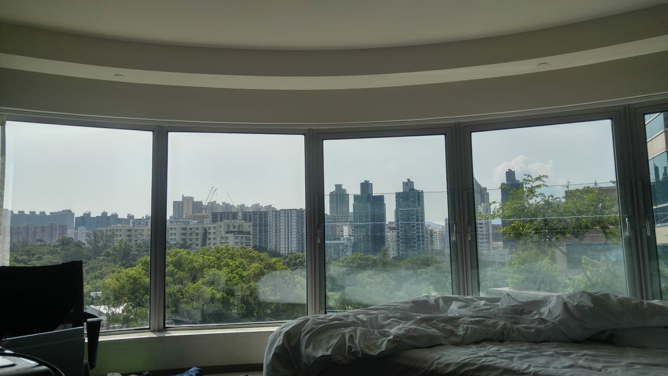 Morgen in Hongkong mit Skyline vor dem Hotelfenster
